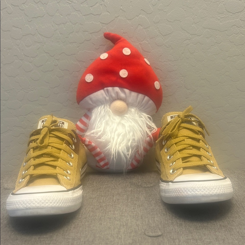 Converse All star canvas low top men’s 7/women’s 9